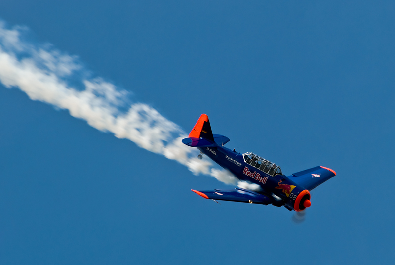 113_AirPower_T-6 Team na North American SNJ-5 Texan.jpg